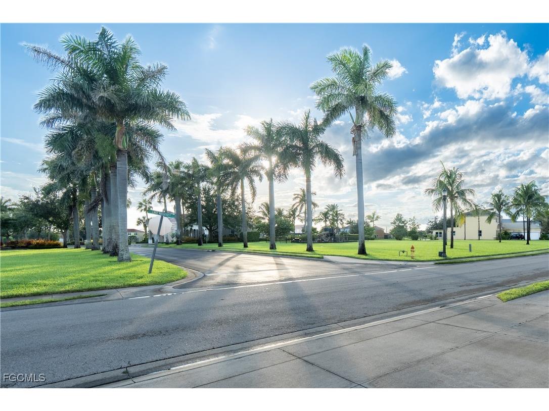 3003 Lake Manatee Court Cape Coral FL 33909 2025008498 image39