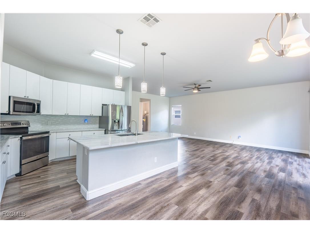 3003 Lake Manatee Court Cape Coral FL 33909 2025008498 image6