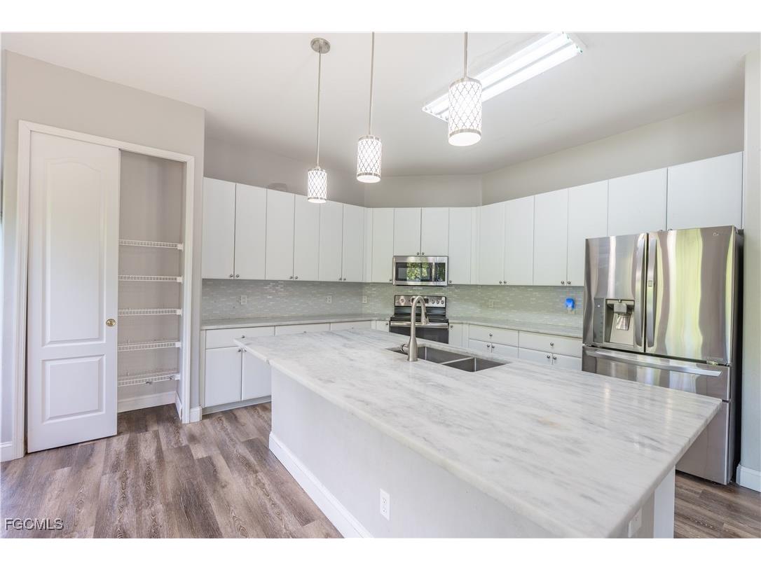 3003 Lake Manatee Court Cape Coral FL 33909 2025008498 image7