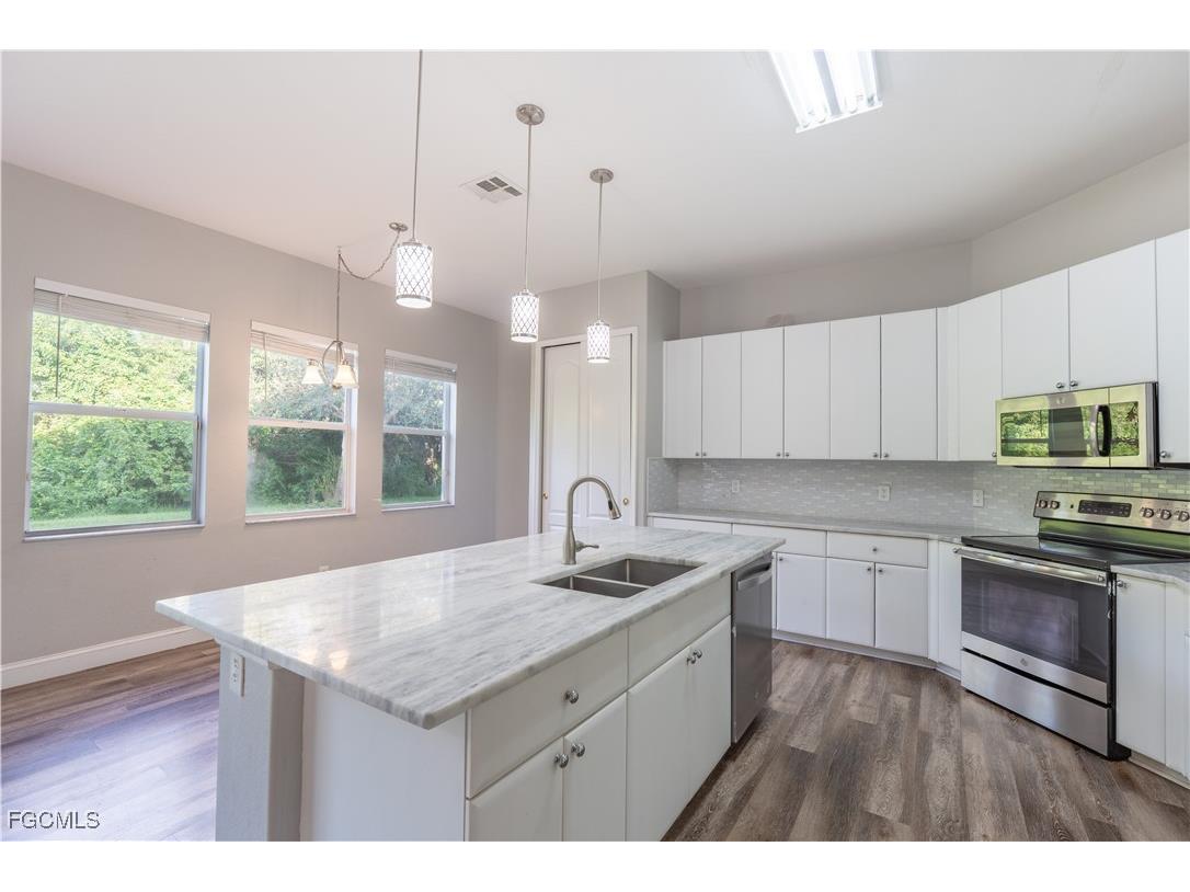 3003 Lake Manatee Court Cape Coral FL 33909 2025008498 image8