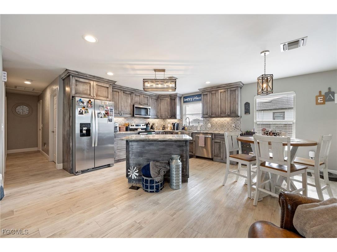 3004 W Briarwood Circle Labelle FL 33935 2025023395 image10