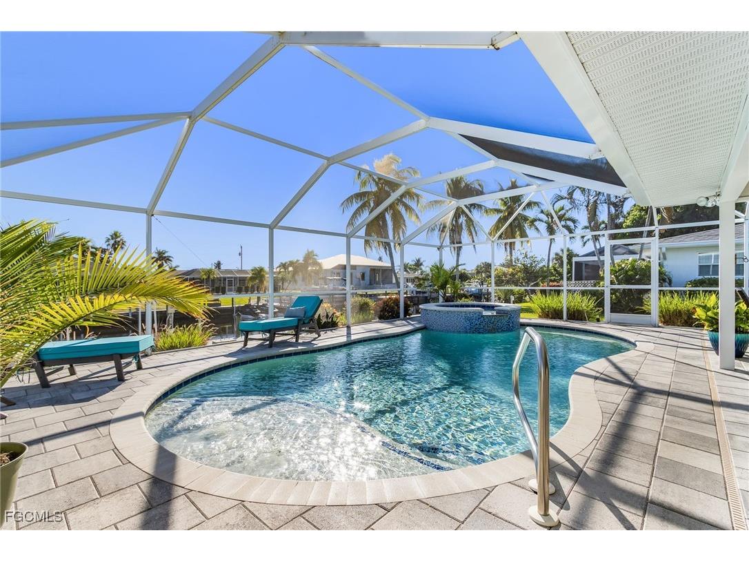 3005 SE 18th Avenue Cape Coral FL 33904 2025020771 image1