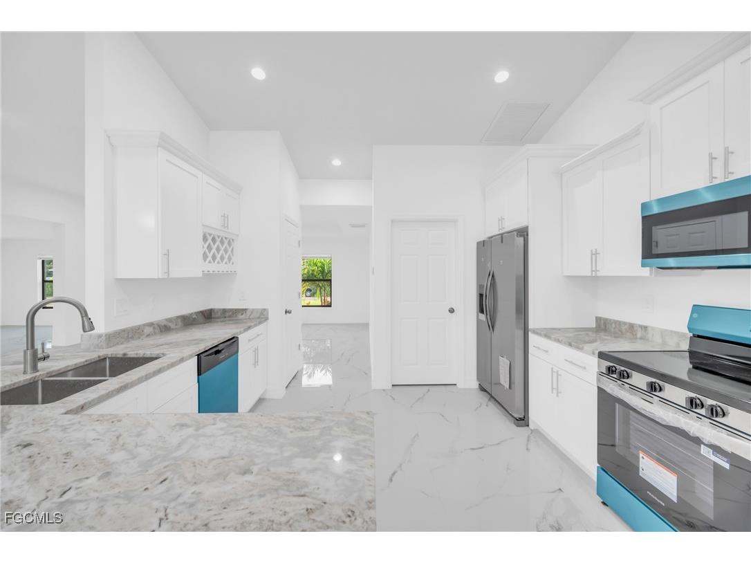 3007 1st Street SW Lehigh Acres FL 33976 2025005392 image4