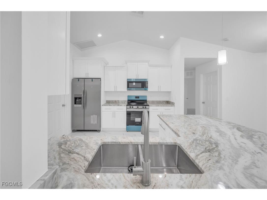 3007 1st Street SW Lehigh Acres FL 33976 2025005392 image5