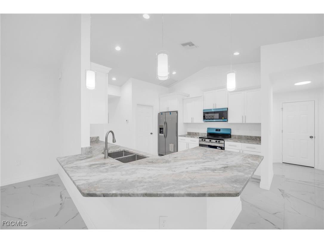 3007 1st Street SW Lehigh Acres FL 33976 2025005392 image7