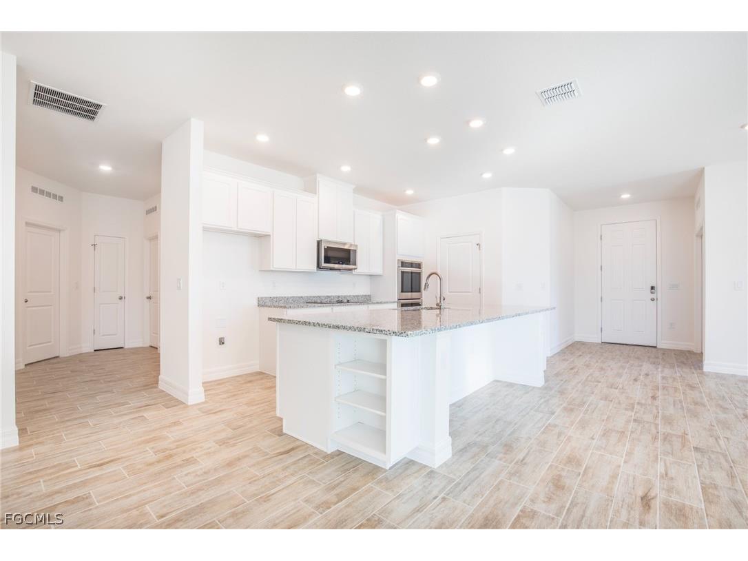 3008 38th Street SW Lehigh Acres FL 33976 2026007762 image6