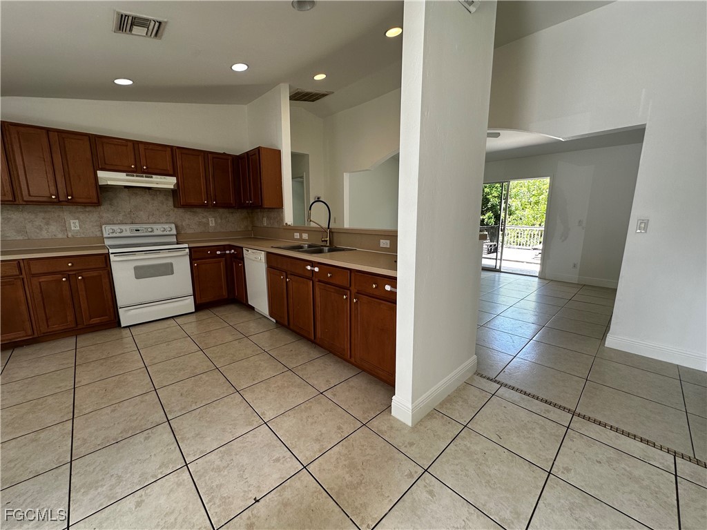 301 E 12th Street Lehigh Acres FL 33972 2025019351 image4