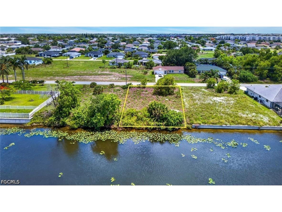 301 NW 5th Terrace Cape Coral FL 33993 2026024156 image1
