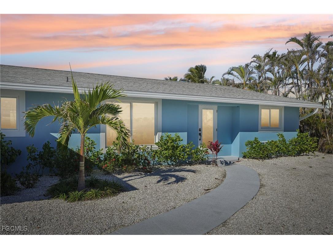 301 Seminole Way Fort Myers Beach FL 33931 2025010427 image1