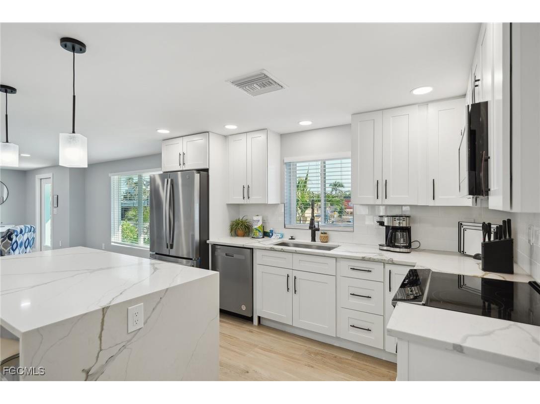 301 Seminole Way Fort Myers Beach FL 33931 2025010427 image10