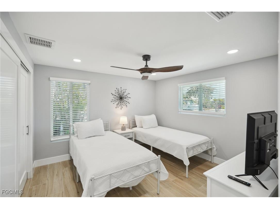 301 Seminole Way Fort Myers Beach FL 33931 2025010427 image14