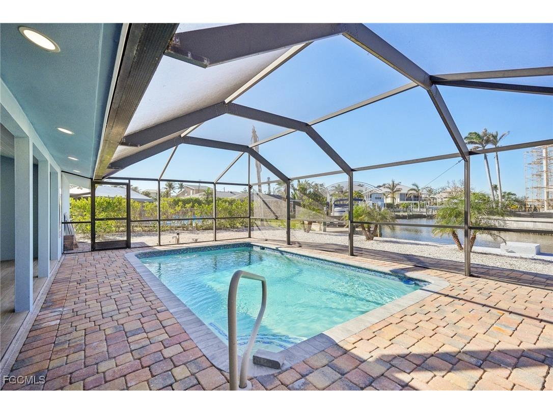 301 Seminole Way Fort Myers Beach FL 33931 2025010427 image4