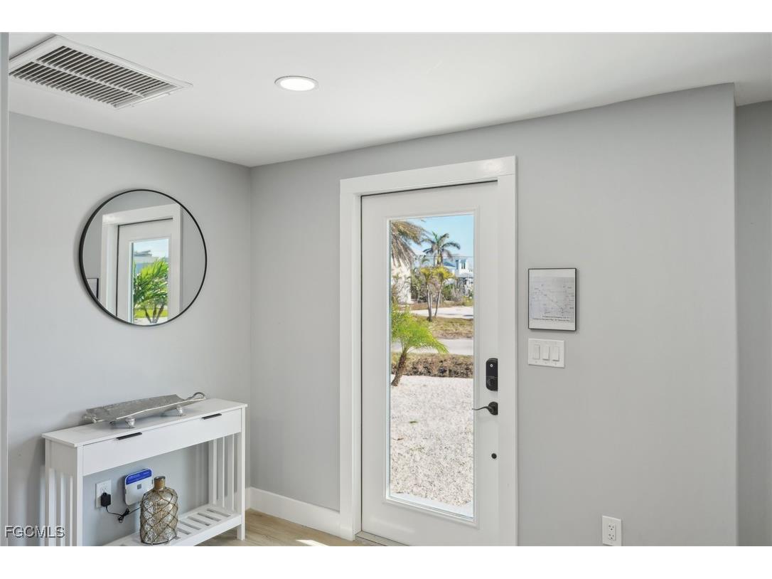 301 Seminole Way Fort Myers Beach FL 33931 2025010427 image5