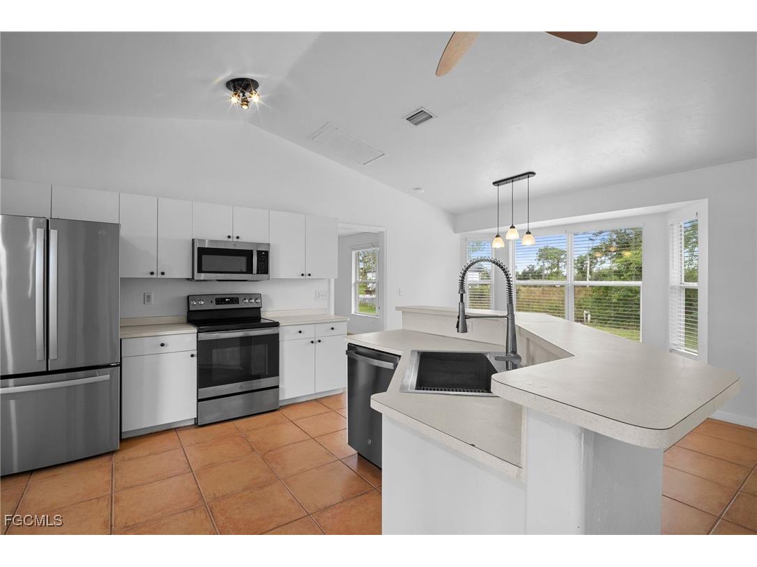 3011 50th Street SW Lehigh Acres FL 33976 2025018359 image9