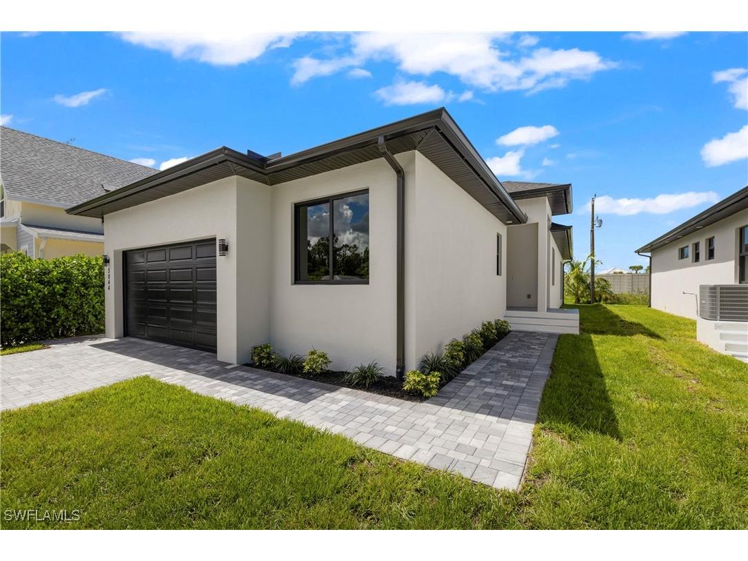 3012 Pine Tree Drive Naples FL 34112 224042163 image1