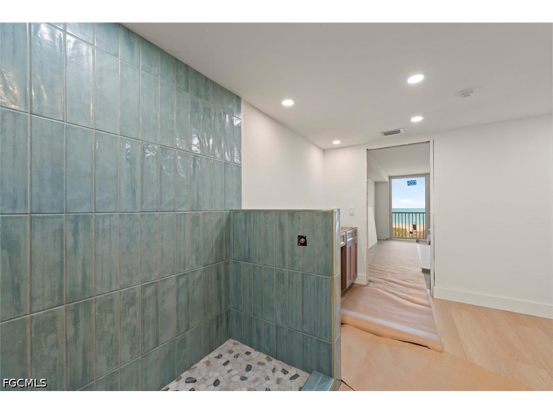 3013 W Gulf Drive #202 Sanibel FL 33957 2026019962 image32
