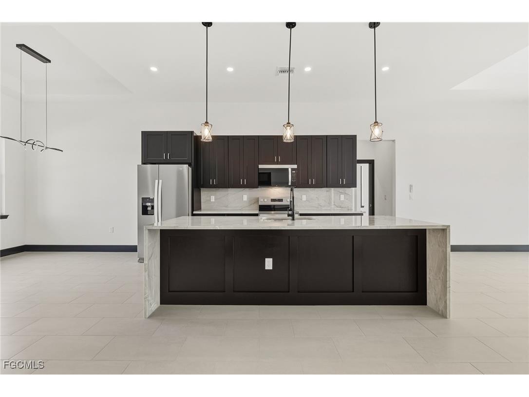 3015 3rd Street SW Lehigh Acres FL 33976 2025022414 image6