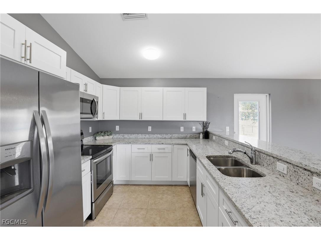 3017 NE 2nd Avenue Cape Coral FL 33909 2026011378 image2