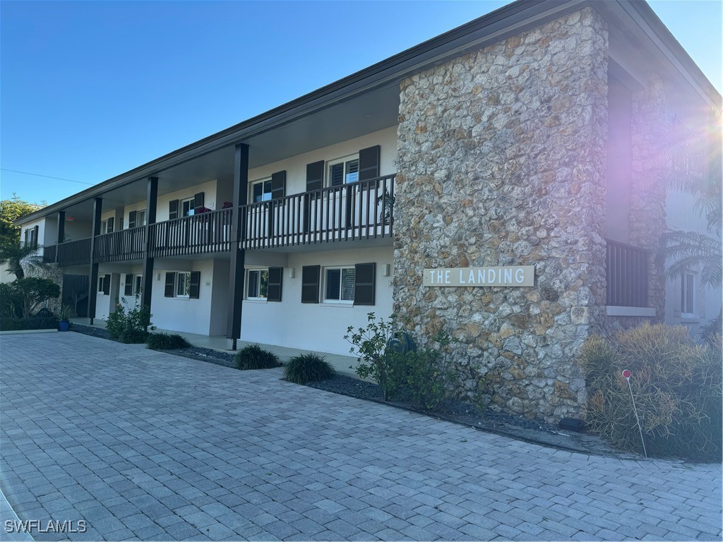 302 2nd Street S Naples FL 34102 225025422 image1