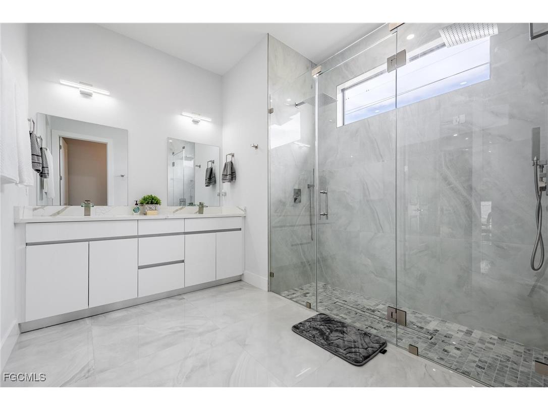 302 NW 1st Street Cape Coral FL 33993 2025021017 image25