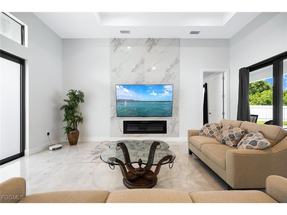 302 NW 1st Street Cape Coral FL 33993 2025021017 image4