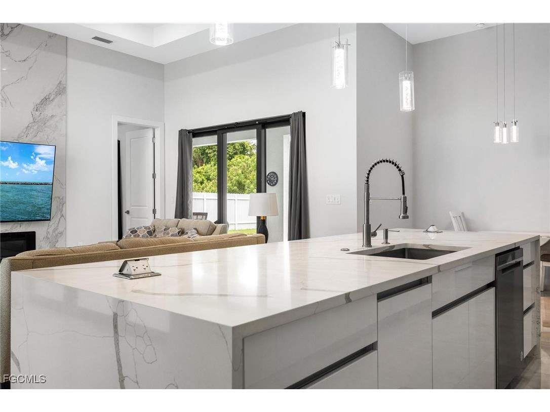 302 NW 1st Street Cape Coral FL 33993 2025021017 image9