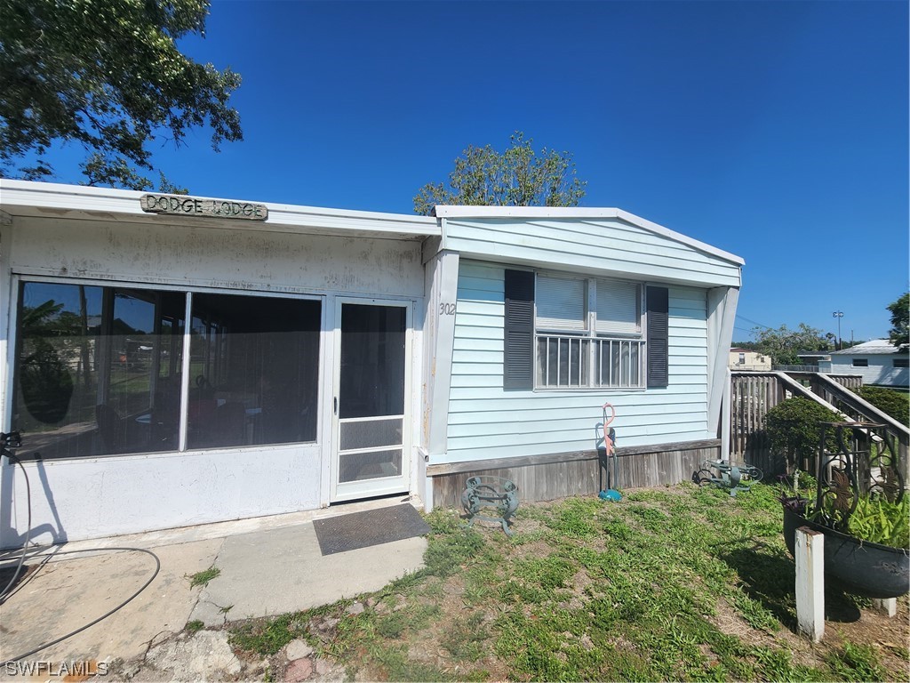 302 Pinecrest Avenue NW Moore Haven FL 33471 223028874 image1