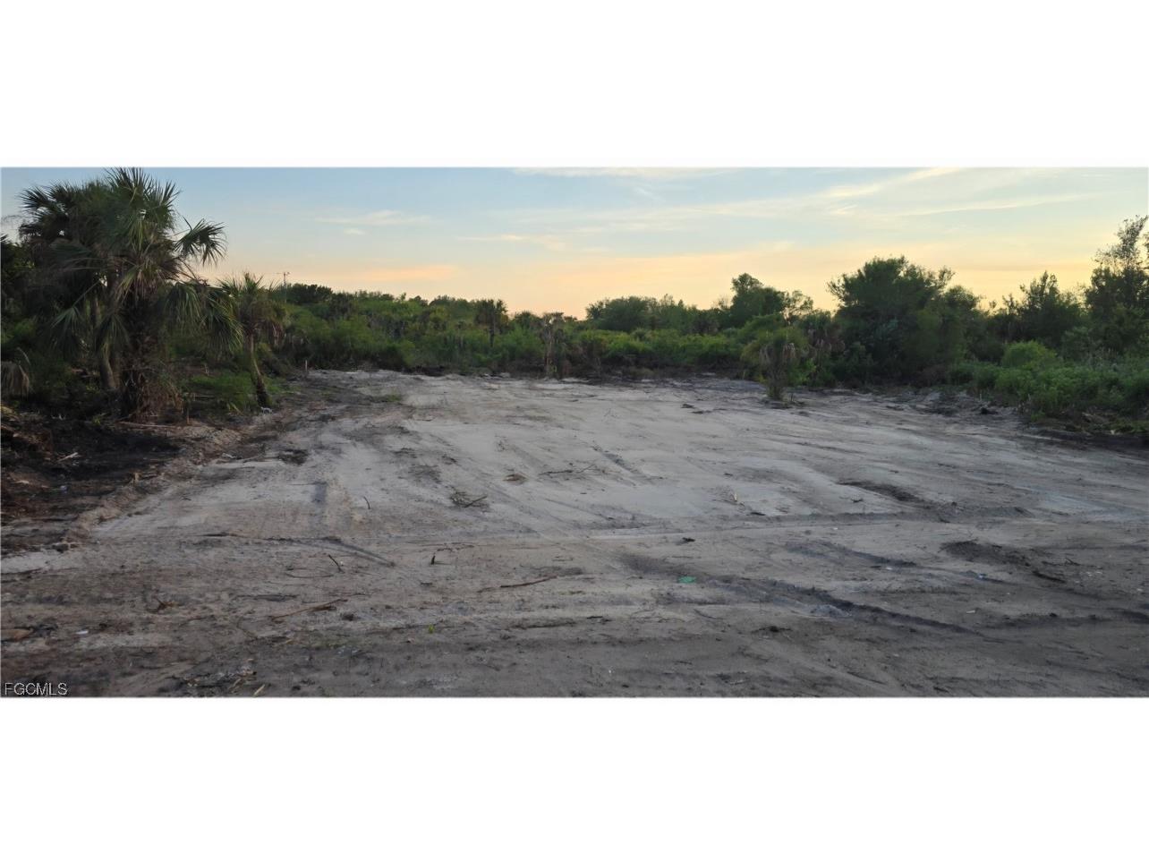 302 Pinehurst Avenue Lehigh Acres FL 33974 2025013720 image1