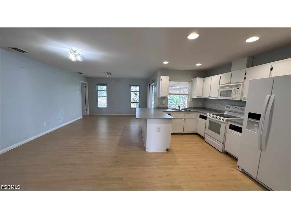 302 SE 1st Place Cape Coral FL 33990 2026014063 image4