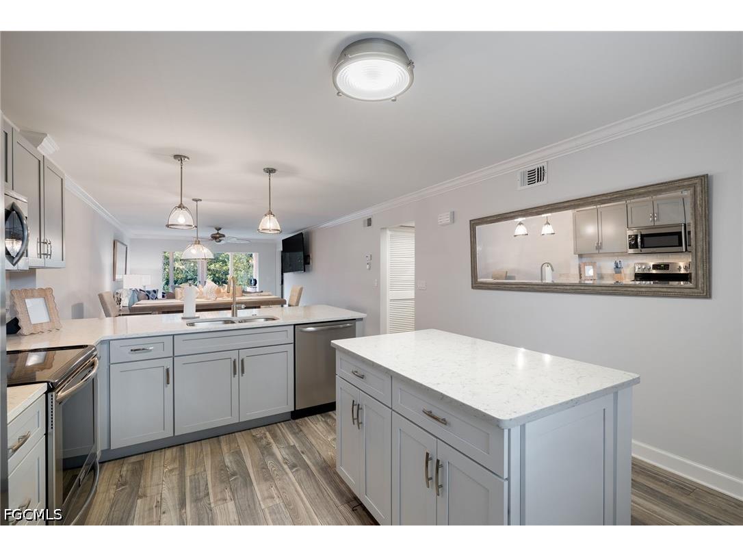 3021 Sandpiper Bay Circle #E106 Naples FL 34112 2026021487 image1