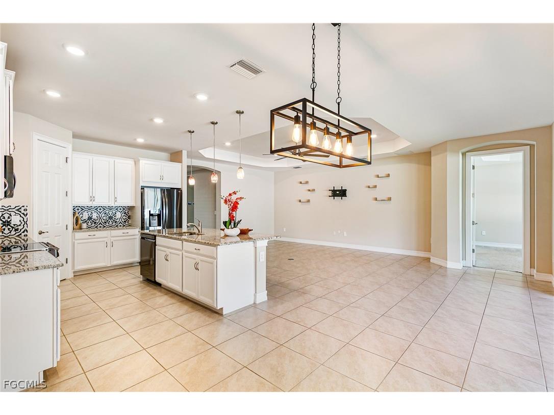 3028 Royal Gardens Avenue Fort Myers FL 33916 2026010622 image11