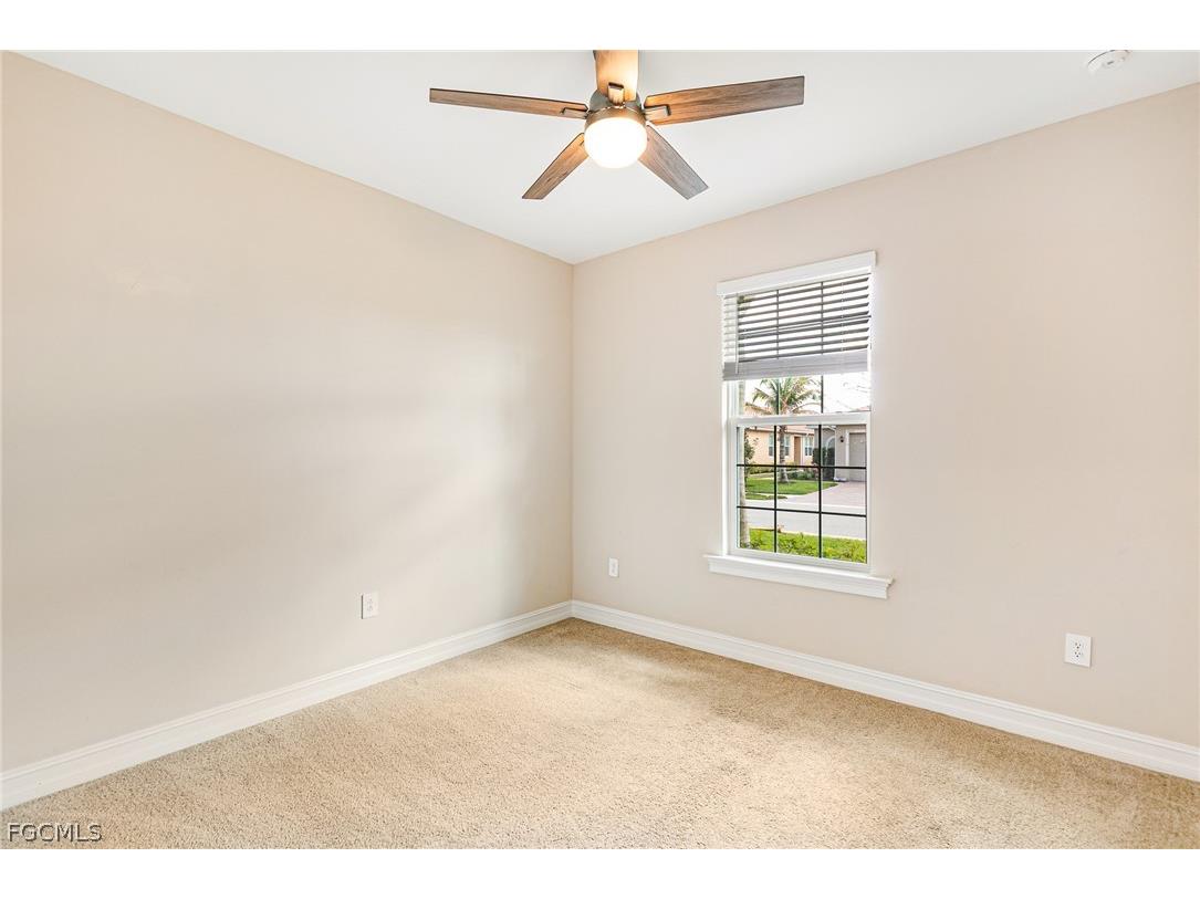 3028 Royal Gardens Avenue Fort Myers FL 33916 2026010622 image18