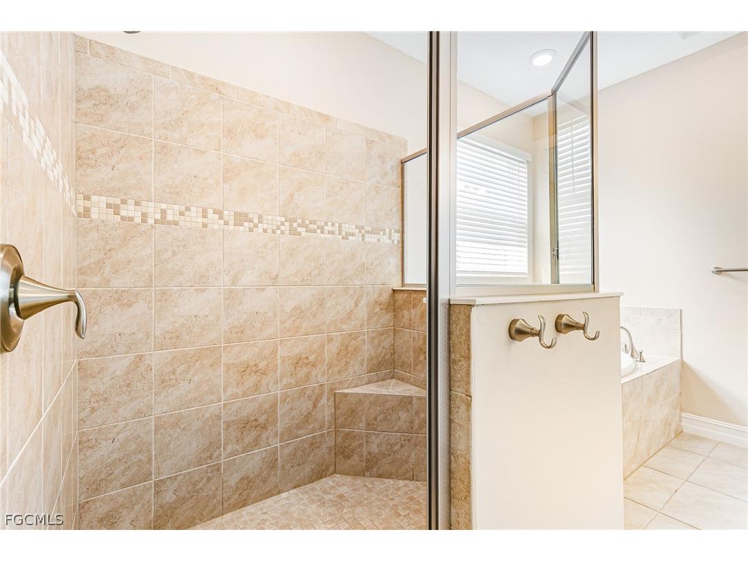 3028 Royal Gardens Avenue Fort Myers FL 33916 2026010622 image28