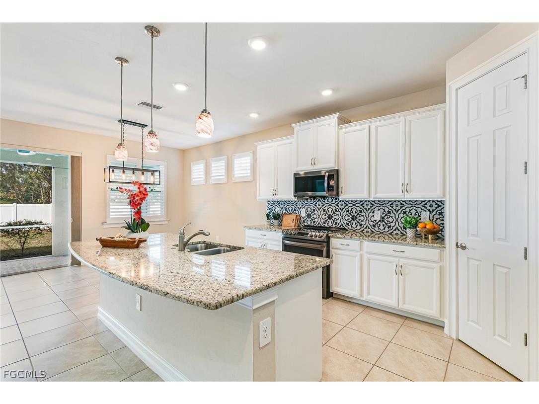 3028 Royal Gardens Avenue Fort Myers FL 33916 2026010622 image4