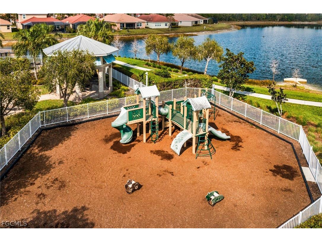 3028 Royal Gardens Avenue Fort Myers FL 33916 2026010622 image48