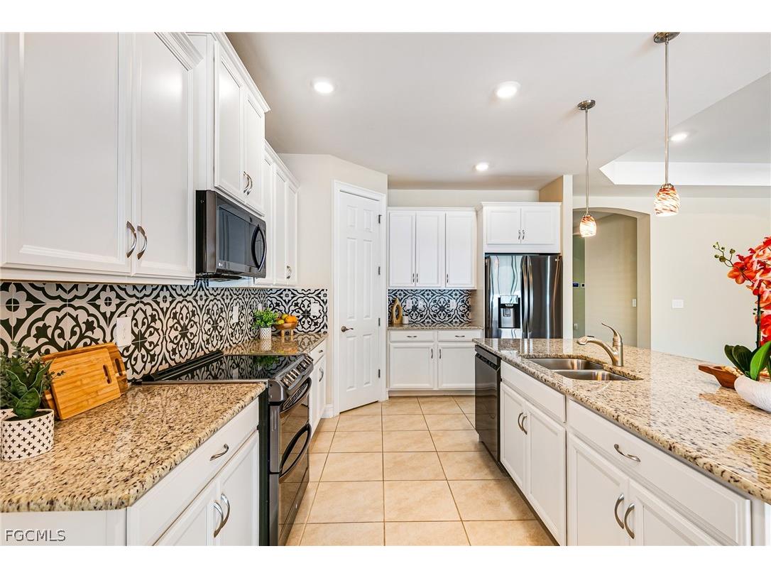 3028 Royal Gardens Avenue Fort Myers FL 33916 2026010622 image5