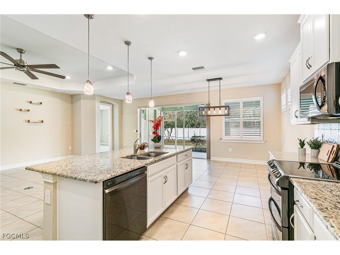 3028 Royal Gardens Avenue Fort Myers FL 33916 2026010622 image8