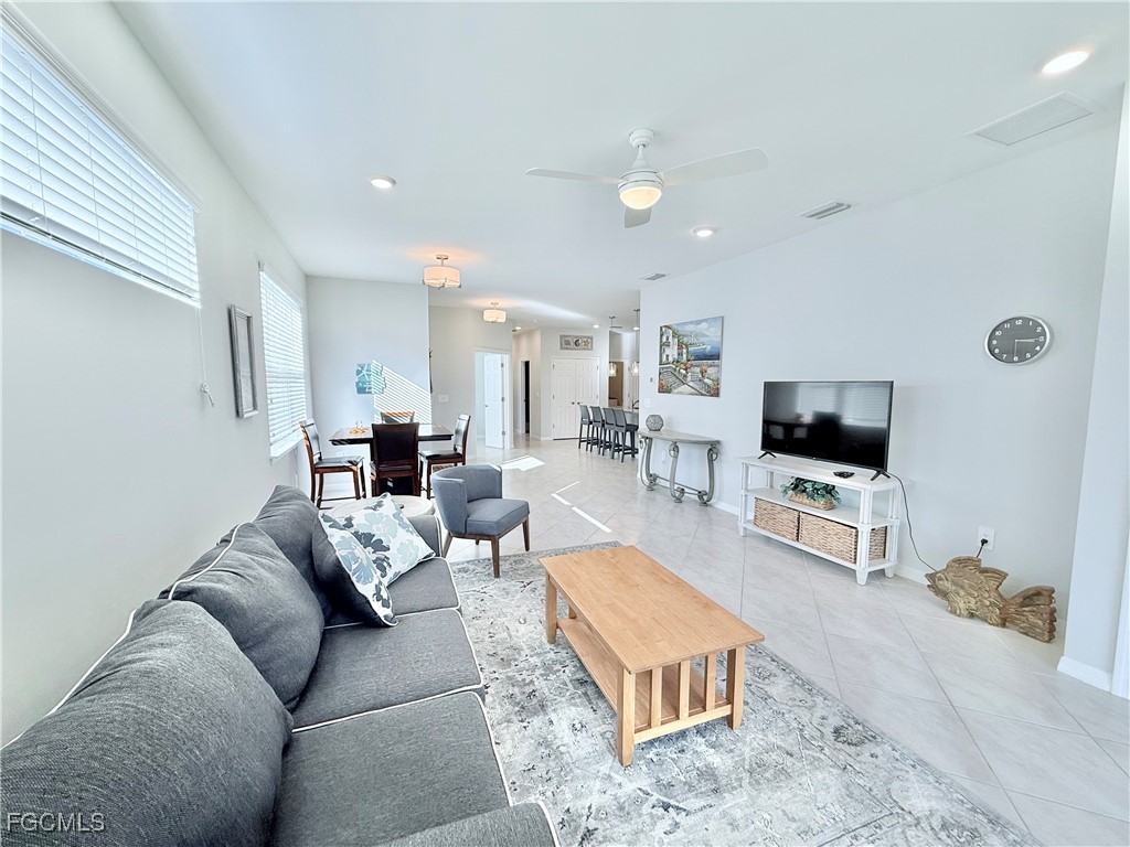 3029 Royal Gardens Avenue Fort Myers FL 33916 2025021758 image4