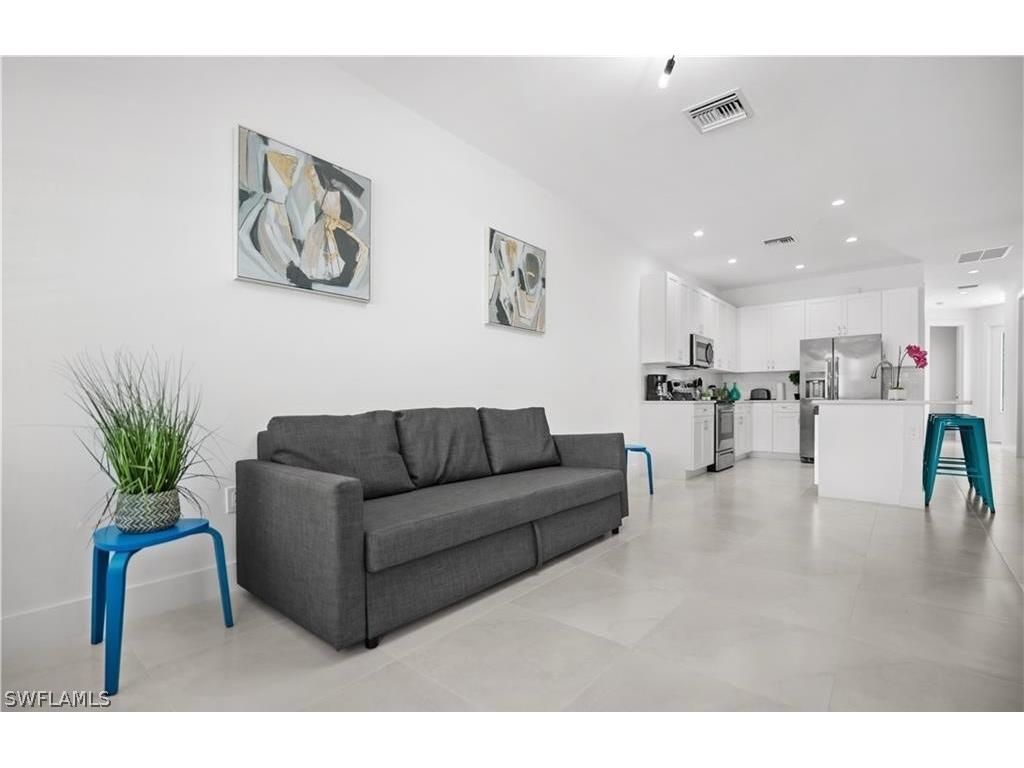 3030 Thomasson Drive #208 Naples FL 34112 224029959 image1