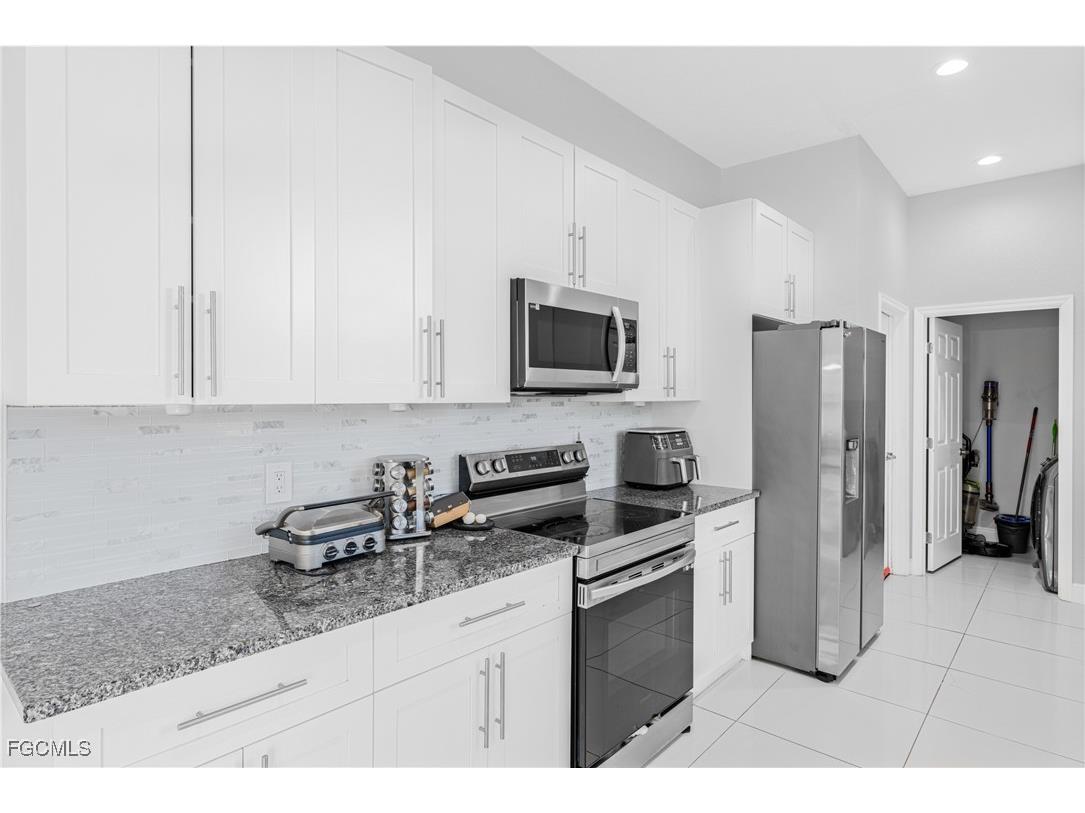 3031 37th Street SW Lehigh Acres FL 33976 2025016975 image8