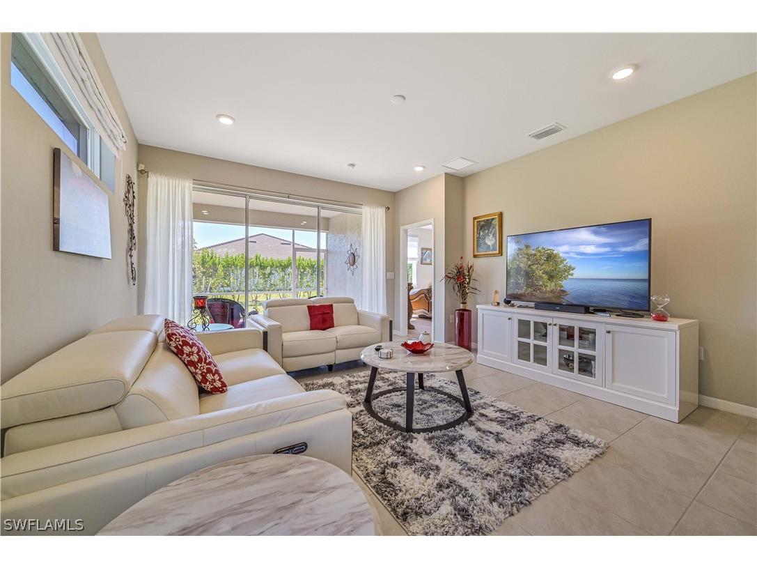 3033 Royal Gardens Avenue Fort Myers FL 33916 223002002 image1