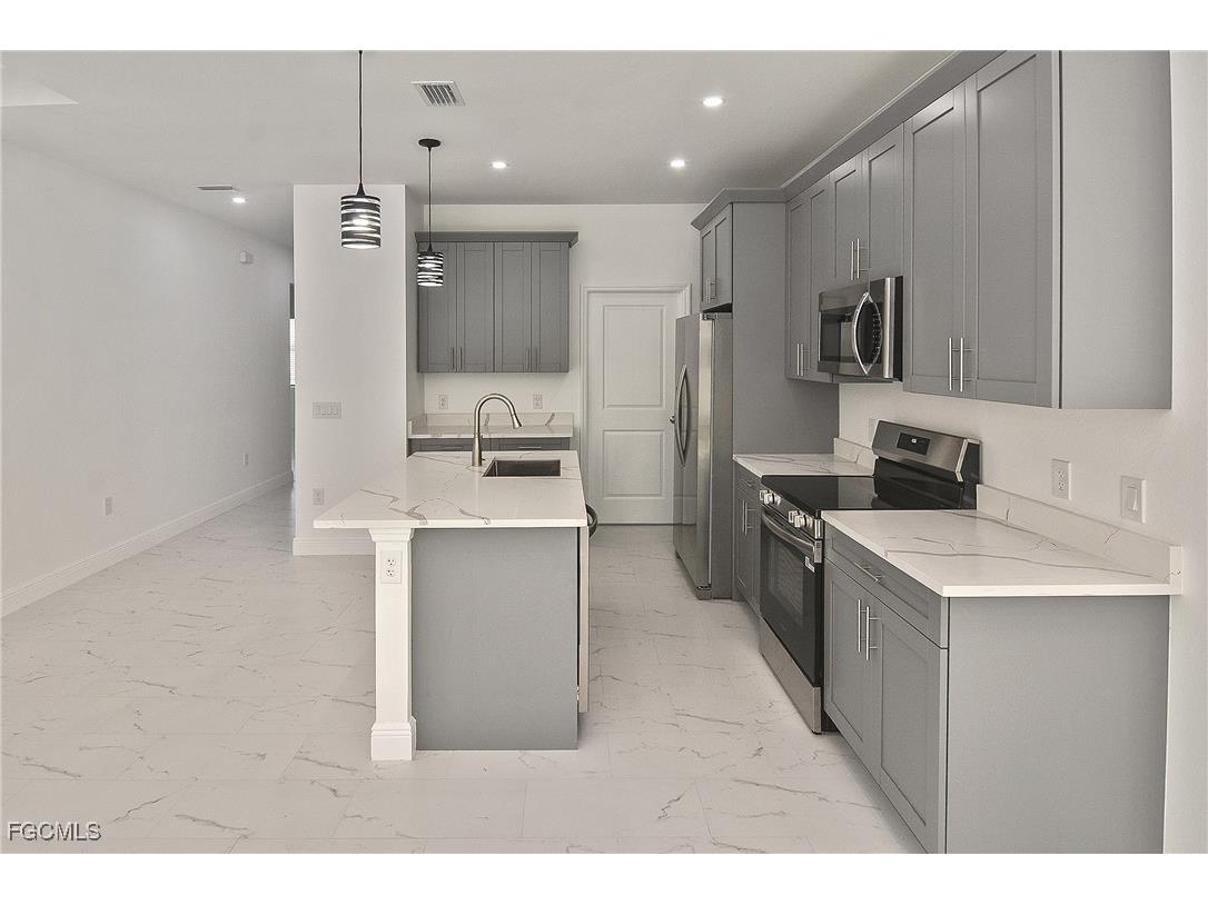 3034 Price Avenue Fort Myers FL 33916 2026000613 image4