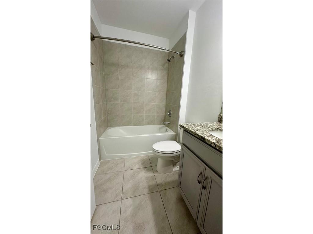 3034 Royal Gardens Avenue Fort Myers FL 33916 2025022963 image13