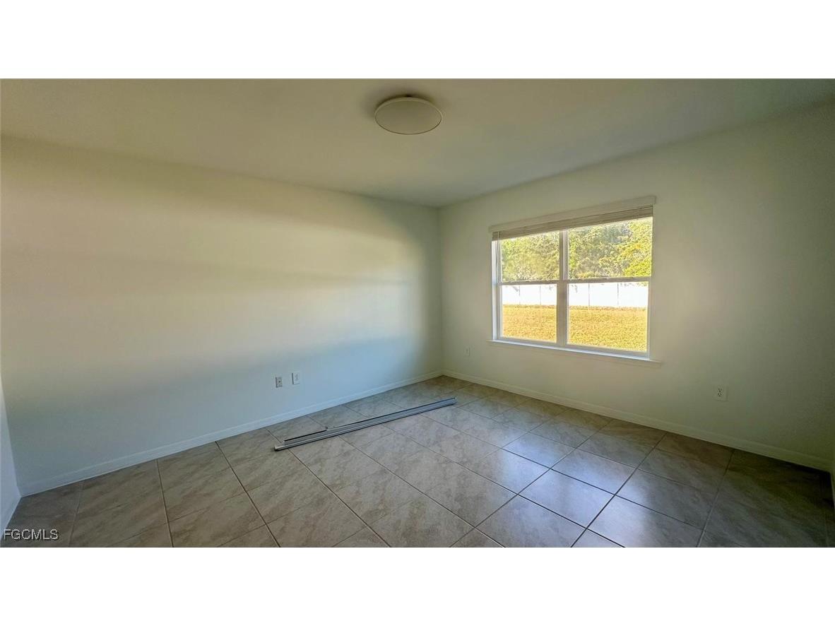 3034 Royal Gardens Avenue Fort Myers FL 33916 2025022963 image15