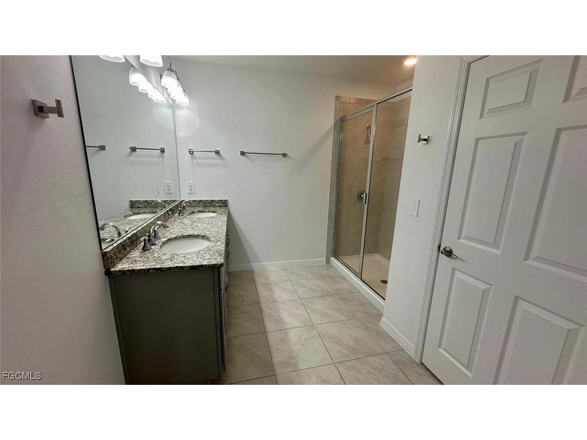 3034 Royal Gardens Avenue Fort Myers FL 33916 2025022963 image22