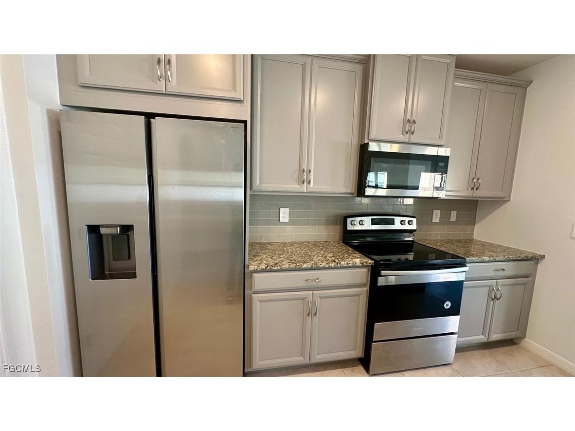 3034 Royal Gardens Avenue Fort Myers FL 33916 2025022963 image3