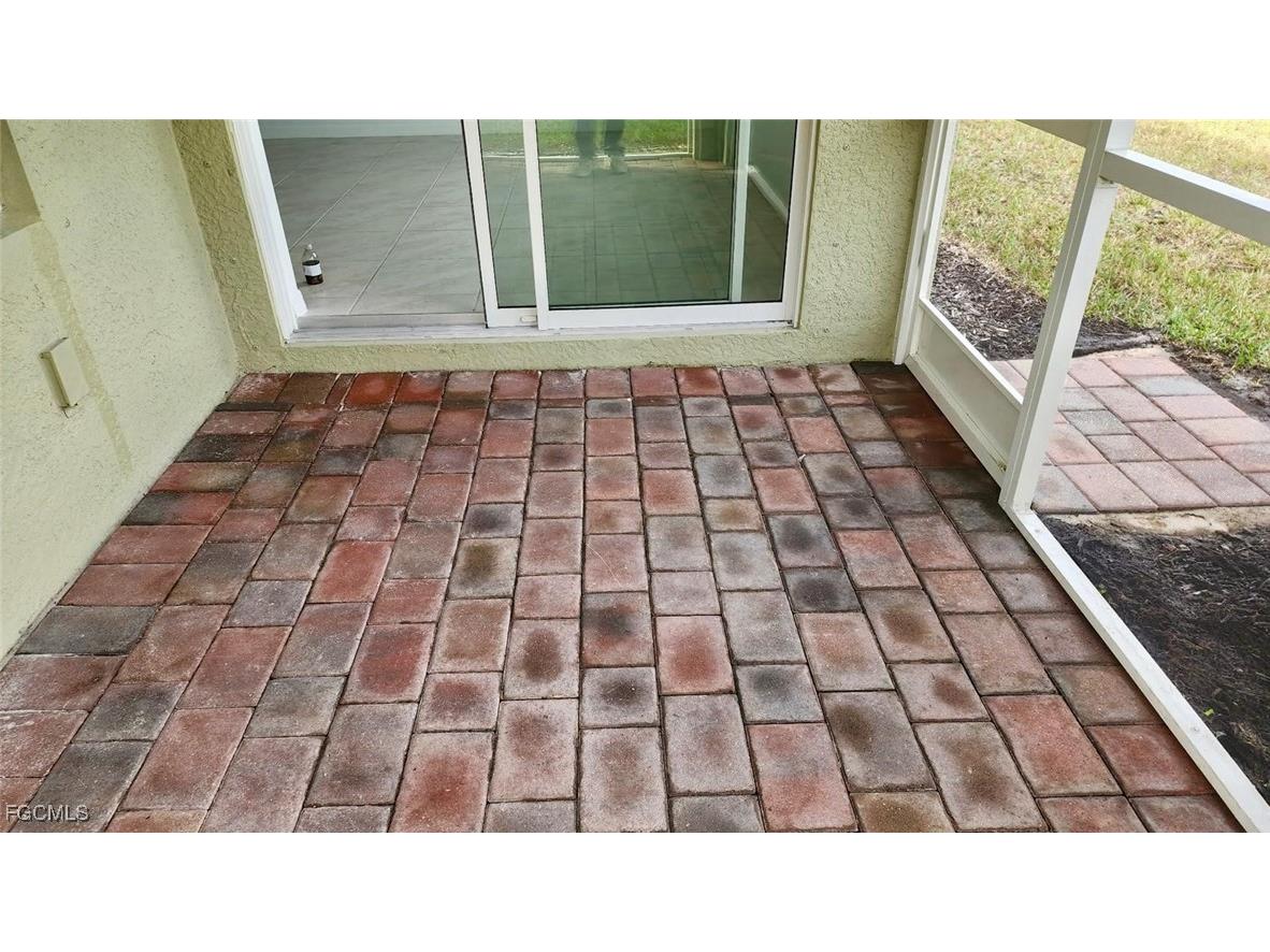 3034 Royal Gardens Avenue Fort Myers FL 33916 2025022963 image31