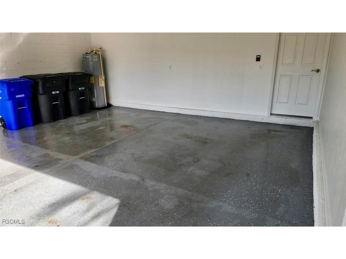 3034 Royal Gardens Avenue Fort Myers FL 33916 2025022963 image32