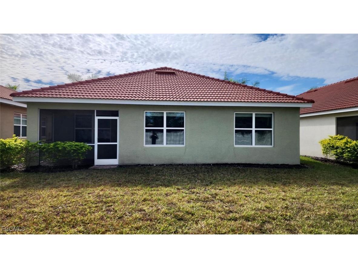 3034 Royal Gardens Avenue Fort Myers FL 33916 2025022963 image35