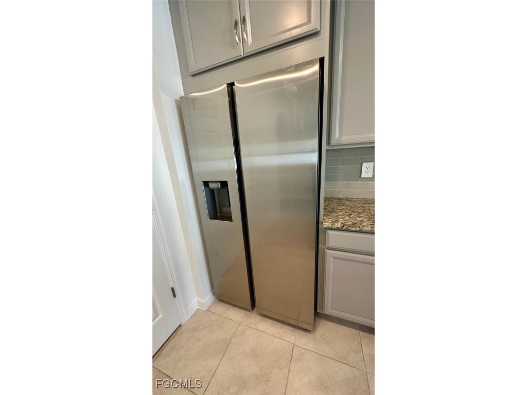 3034 Royal Gardens Avenue Fort Myers FL 33916 2025022963 image4